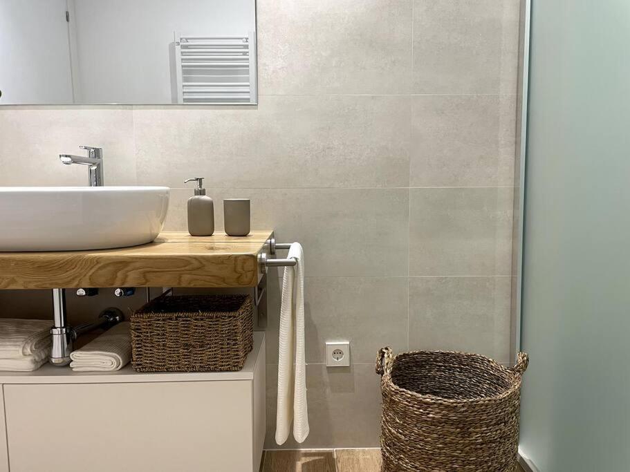 Apartamento Nuevo Centrico Frente Al Mar En Palamos Exterior photo