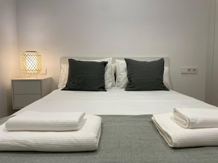 Apartamento Nuevo Centrico Frente Al Mar En Palamos Exterior photo