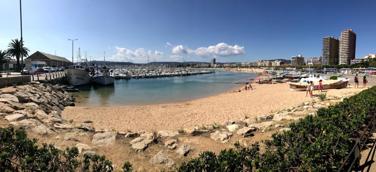 Apartamento Nuevo Centrico Frente Al Mar En Palamos Apartment Exterior photo